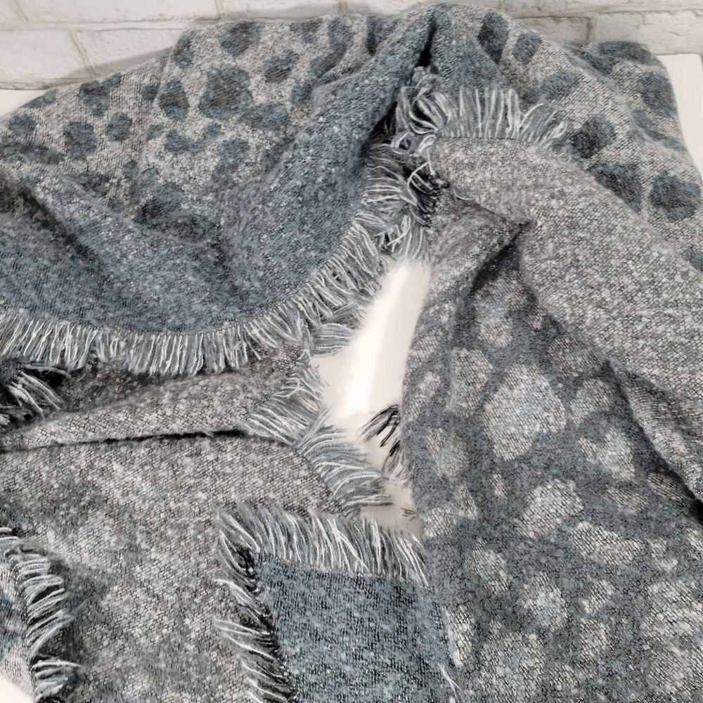 Warm printed blanket scarf